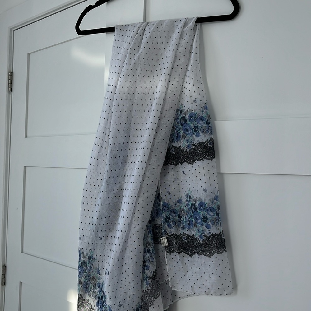 Flowery scarf